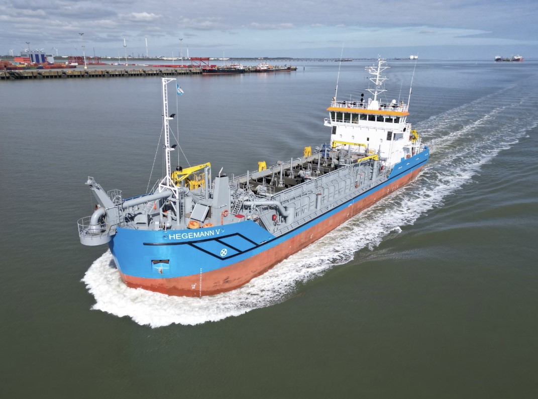 The first mission of dredger Hegemann V is underway