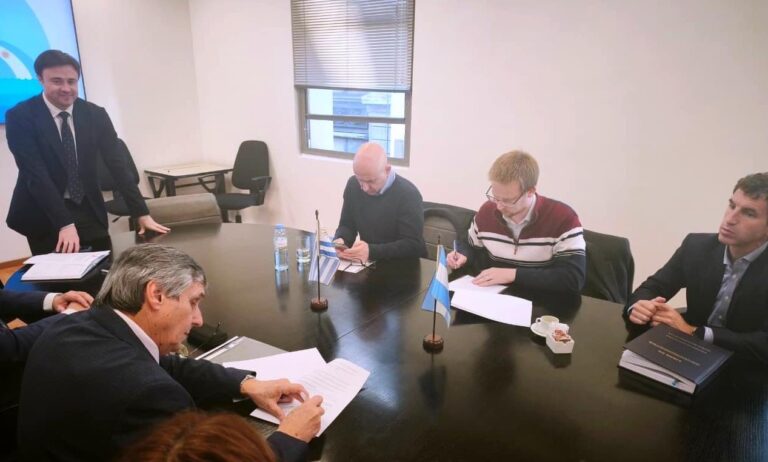 BREAKING NEWS: Jan De Nul signs Martín García dredging contract